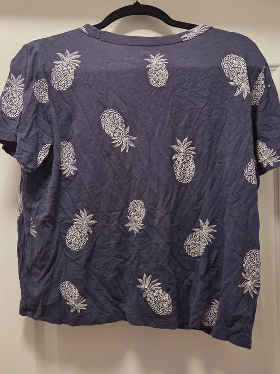 Old Navy Navy Pineapple Print Tee Womens LARGE - Picture 3 of 3